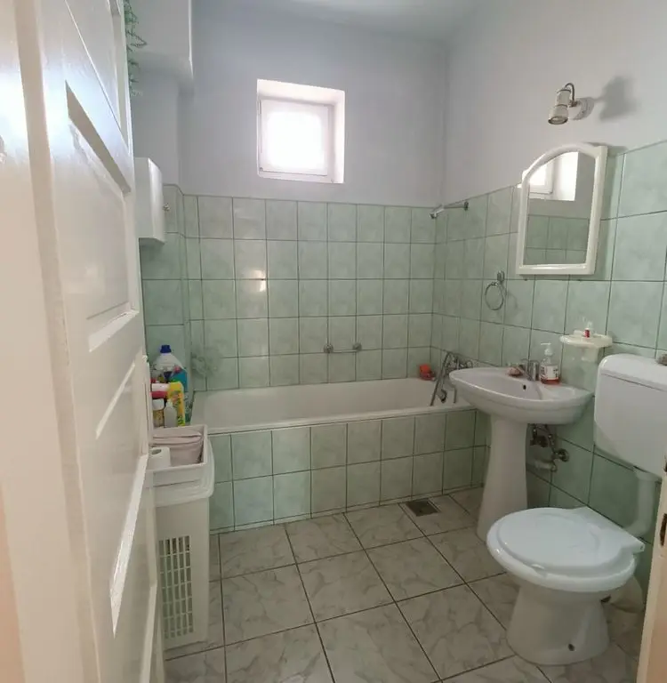 BRASADAS vinde casa 3 cam DUPLEX intrare separată.