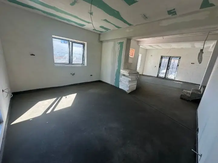 Casă single P+1+M de vânzare în Otopeni