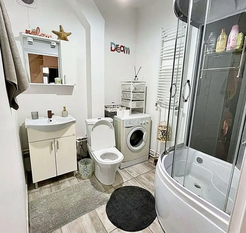 Vilă P+2 cu 4 Apartamente / Spațiu Comercial – PROPRIETAR
