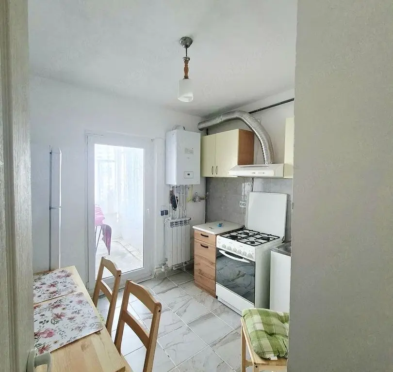 De inchiriat apartament 2 camere, Piața Centrală, et. 4, renovat, 450 eur