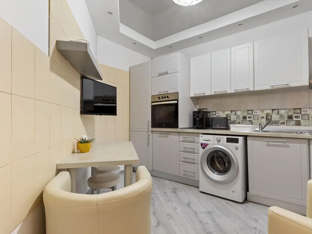 Apartament ultracentral cu 4 camere partial amenajat Comision 0