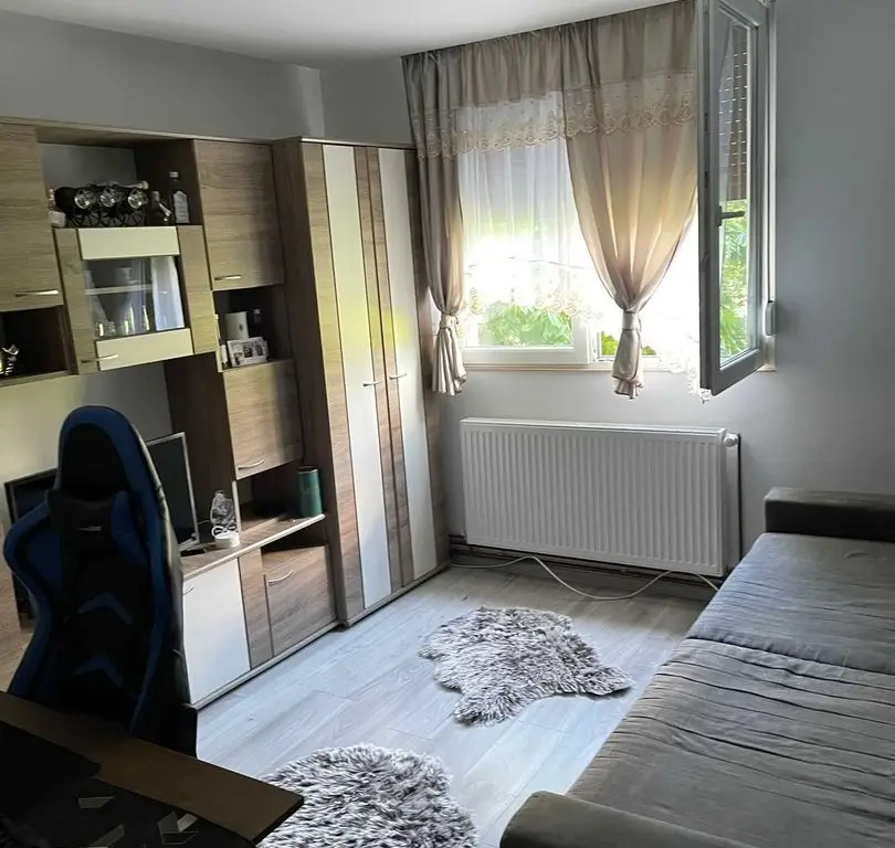 Apartament 2 cam etaj 3/4 in Carpati 1.