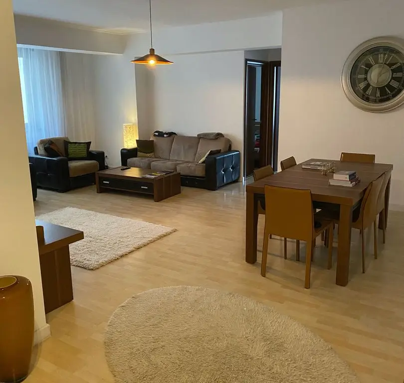 Inchiriere apartament 3 camere zona Mall Vitan