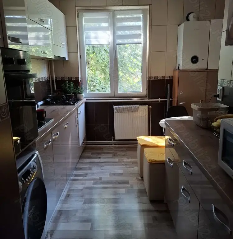 Apartament 4 camere, decomandat, 80.94 mp