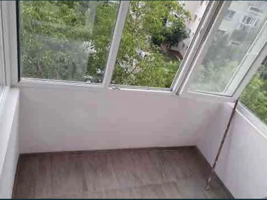 Apartament de vanzare cu 3 camere, Micro 16 Satu Mare etaj 4/4