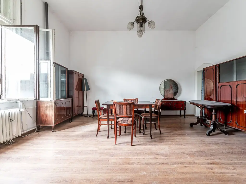 VANDUT! 2 apartamente unificate, B-dul Revoluției, Arad. Etajul 1