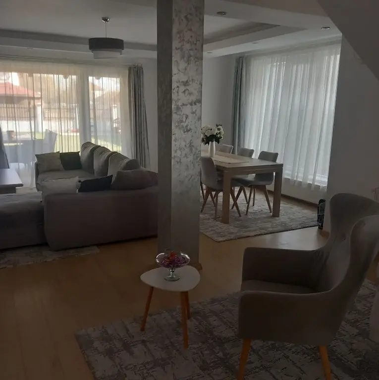 BRASADAS vinde casa NOUA cu etaj în zona UNIRII.