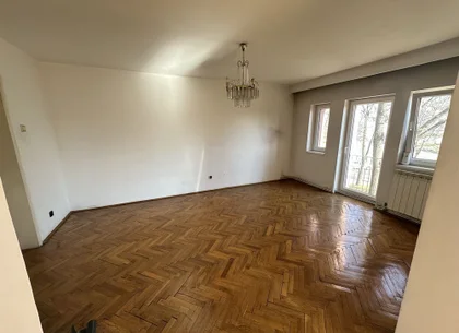 BRASADAS vinde ap 5 cam CARAMIDA etaj 1 zona Lic. ECONOMIC.