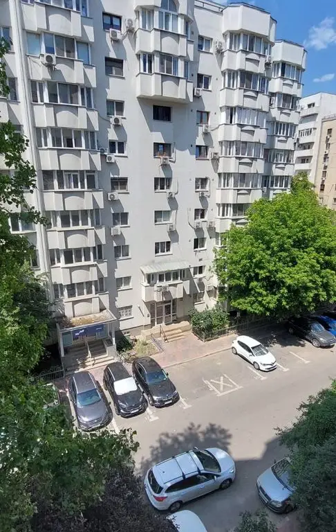 Bd. Unirii, 3 camere, 2 bai, centrala termica, parcare, lux