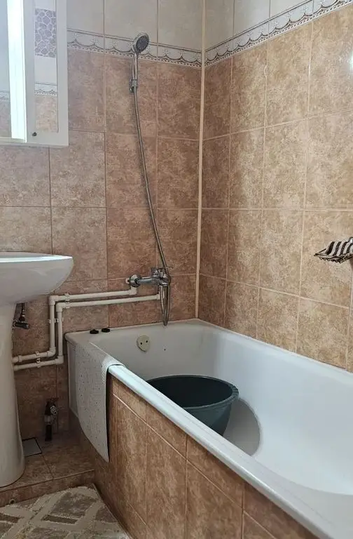 De inchiriat apartament cu 2 camere, etaj 4/4 Piata Centrala, 360 euro