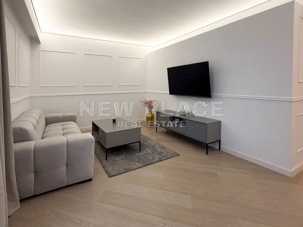 [VIDEO] CORTINA NORTH | Bucatarie inchisa | 1,100 Eur+TVA|Terasa 30 mp