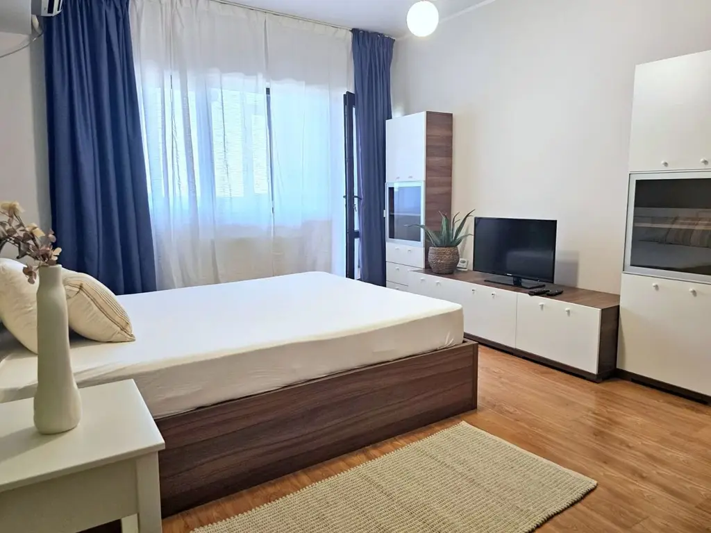 De inchiriat o camera Italian Residence, etaj 9/12, 420 euro
