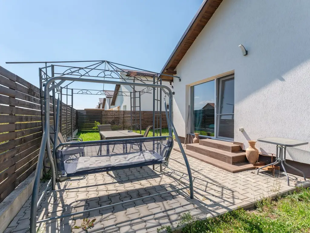 Casă Individuală de Închiriat, Încălzire în Pardoseală, Teren 400 mp