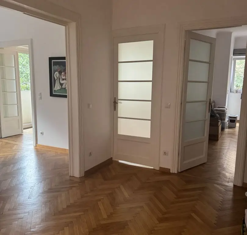 BRASADAS închiriază ap 3 cam etaj 1/3 Universitate.