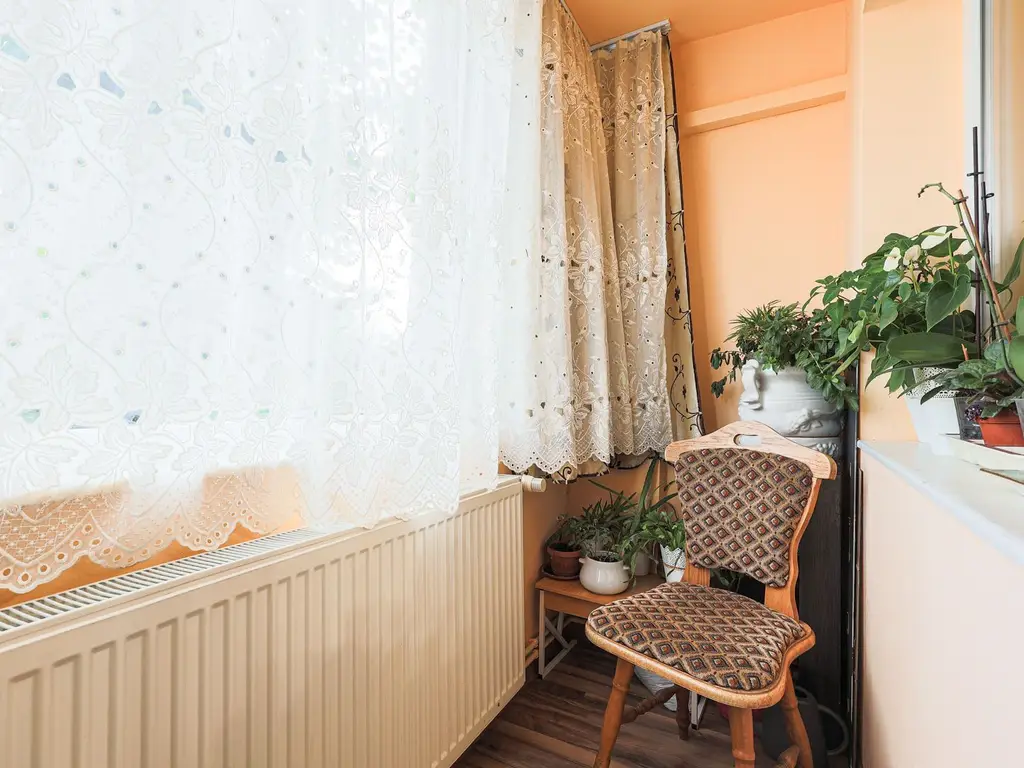 Apartament, la etajul 1, cu balcon spre zona verde, malul Muresului