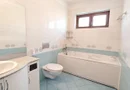 Casa spatioasa. Pretabil si pt. clinica, invatamant, camin varstnici.