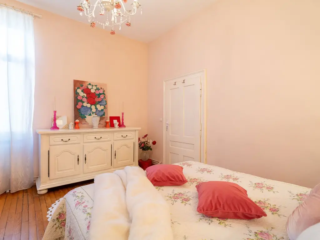 Apartament 4 cam, ultracentral, 170 mp. 289.000 E neg. Comision 0