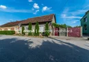 Casa 3 camere, bucatarie si baie, in zona centrala din Chisineu-Cris