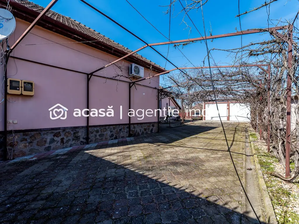 Casa ideală pentru familie: școală la 3 min. Zonă foarte liniștită.