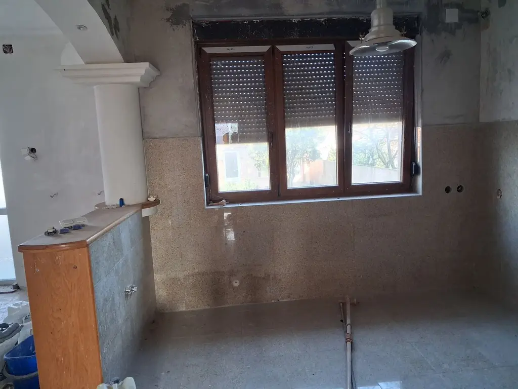 Casa RENOVATA partial 8 cam 6 ari 550mp garaj Ana Ipatescu.