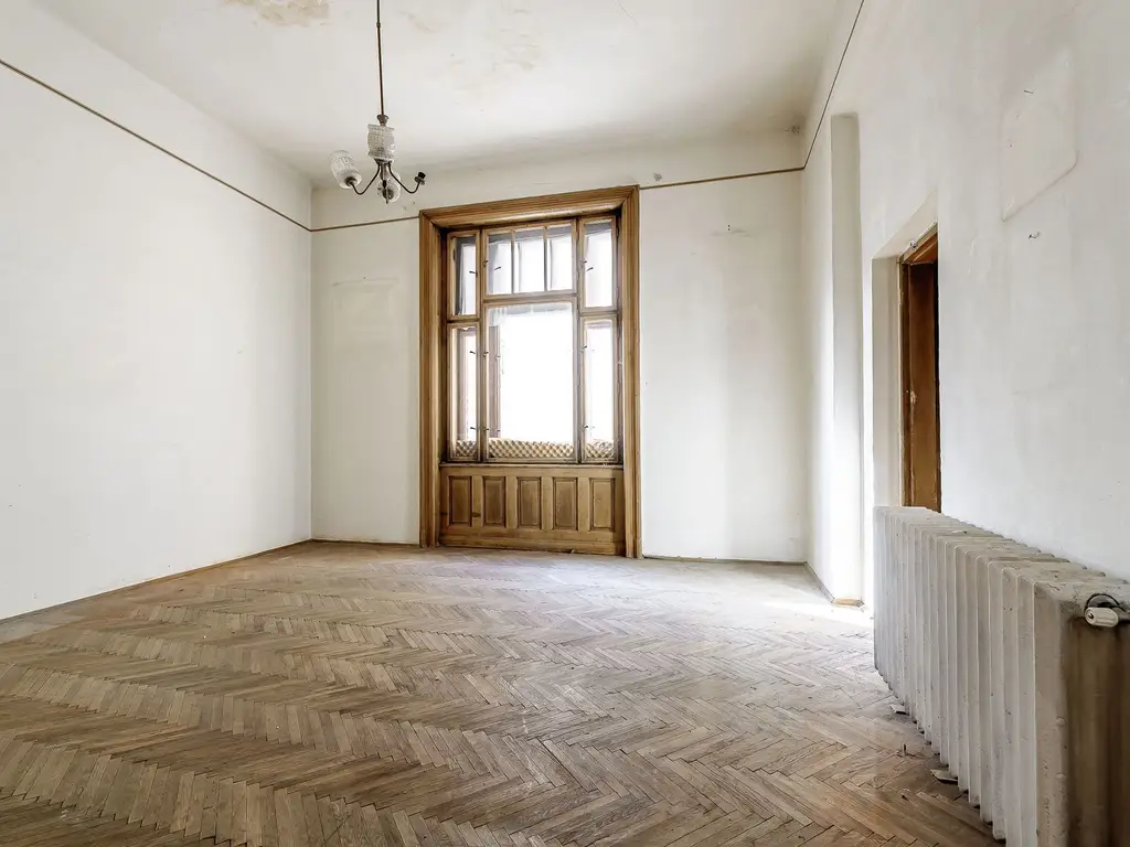 REZERVAT! Apartament cu 4 camere în Palatul Bohuș, Arad