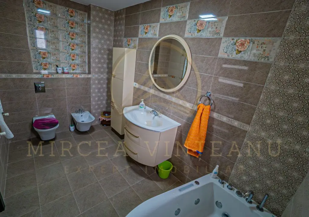 Palazu Mare / Elvila - Vila deosebită compusă din S+P+2E, mobilata și utilata