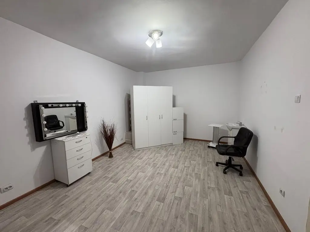 INCHIRIERE SPATIU SALON INFRUMUSETARE