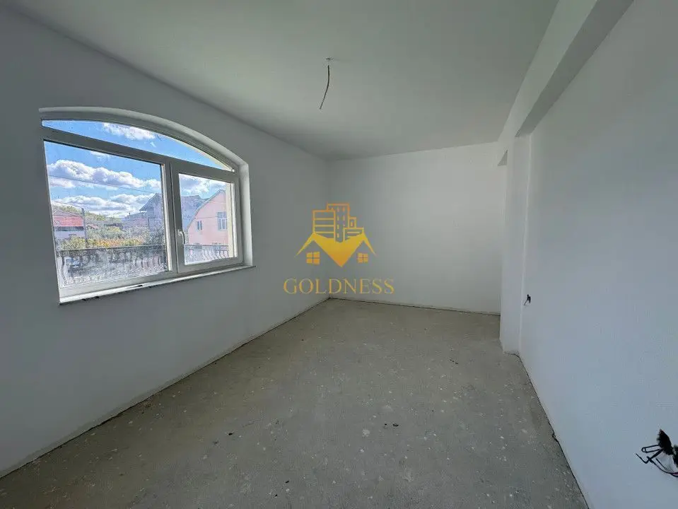 Casa 4 Camere Semifinisata, 2 Garaje, Curte 450mp, Terase 93mp, Dezmir