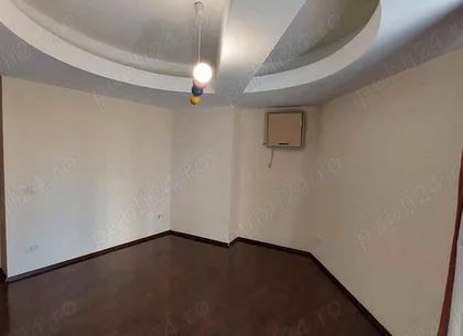 Vînzarea apartament 4 camere