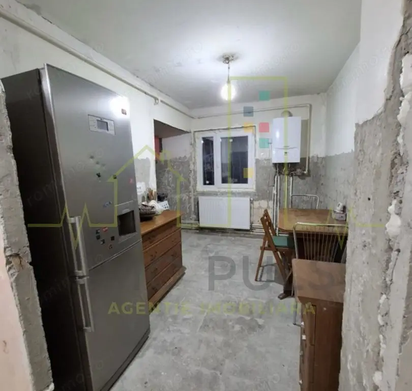 Aradului. Decomandat. 53.58 mp utili + balcon. Centrala proprie