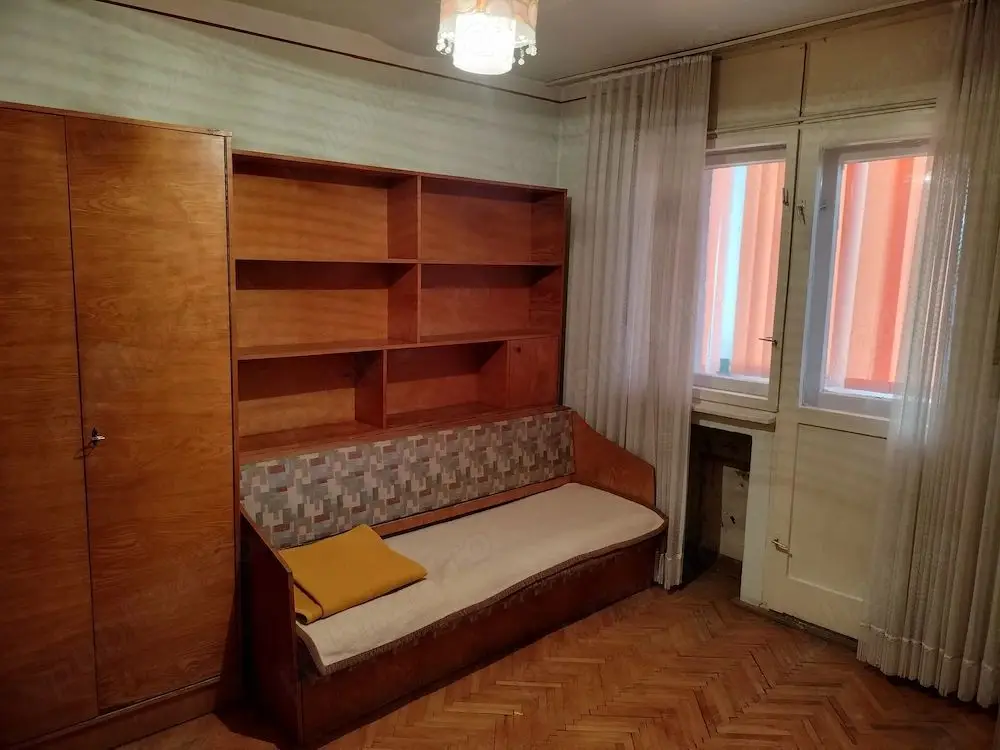 BRASADAS vinde ap 3 cam etaj 4/4 in Micro 16 Brândușa.