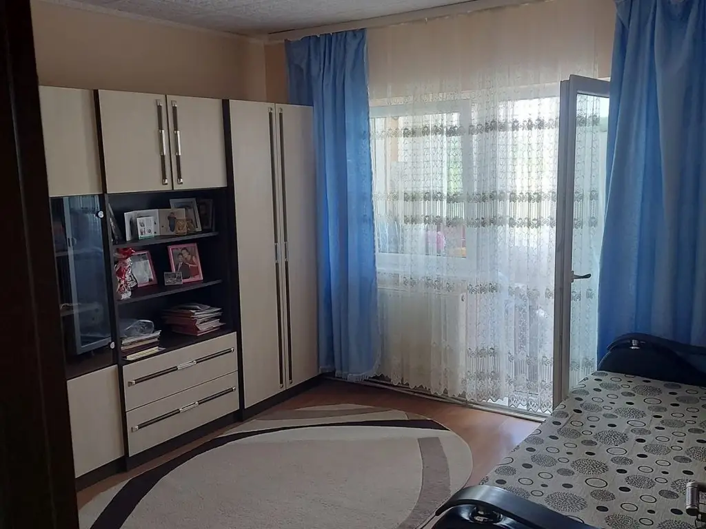 BRASADAS vinde ap 2 cam etaj 3/4 Soarelui.