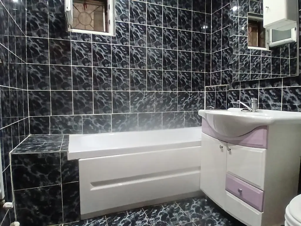 De inchiriat apartament cu 3 camere, I. C. Frimu, etaj 3, 450 euro