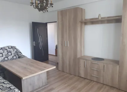 Închiriez apartament cu doua camere