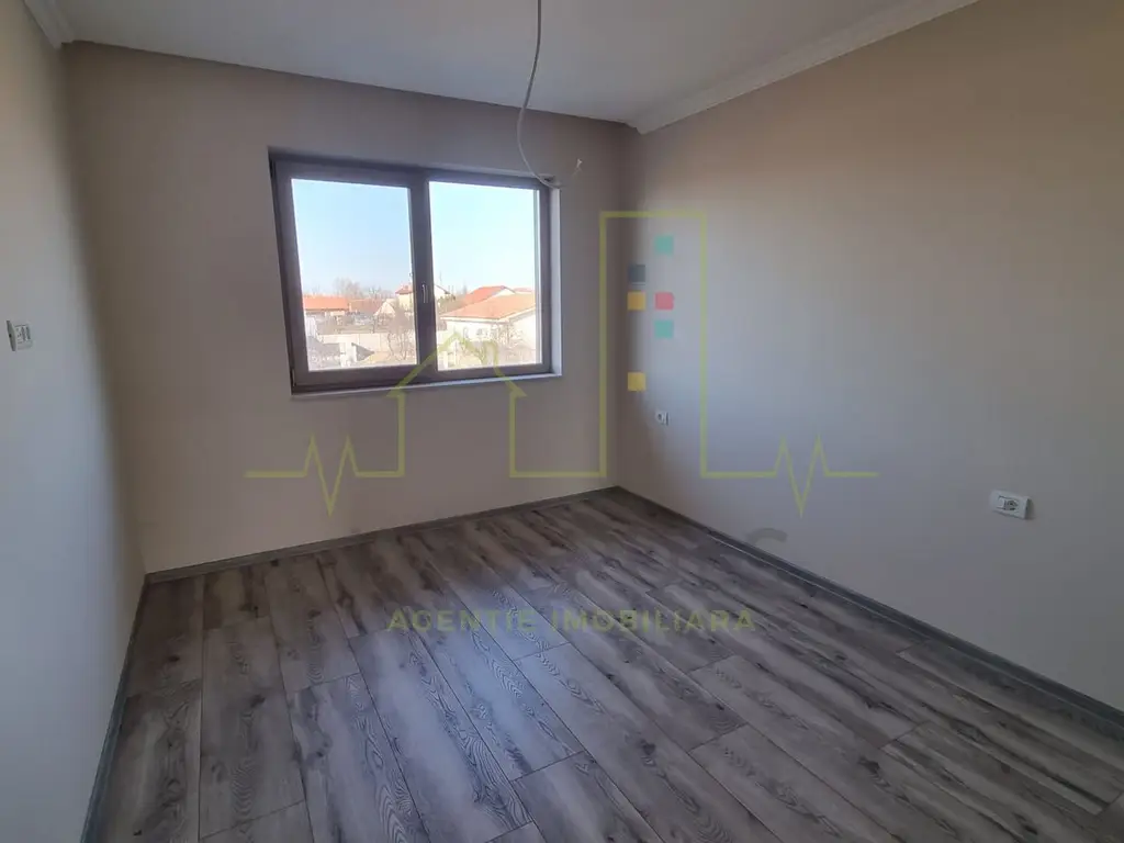 Case DESPARTITE prin GARAJ. 5 camere. 3 bai