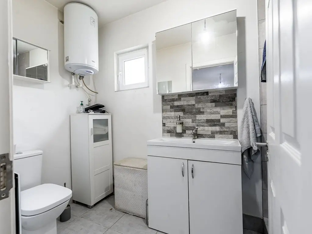 VANDUT! Casa 3 camere P+M în Munar, la 25 km de Arad - COMISION 0%