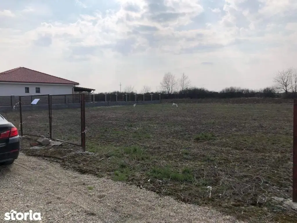 Ag EUROPA vinde 700 mp. teren in Odoreu cu toate utilitatile.