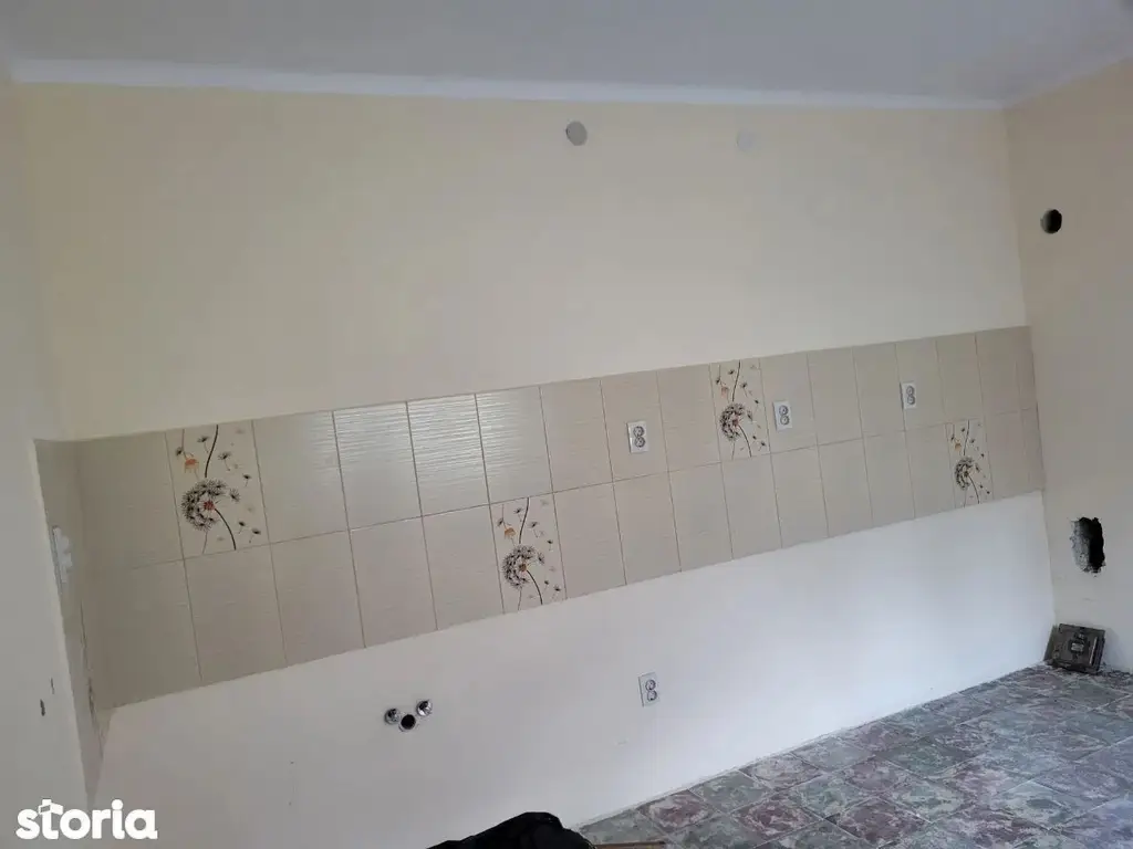 BRASADAS vinde casa cu etaj, partial RENOVATA în zona 14 Mai.