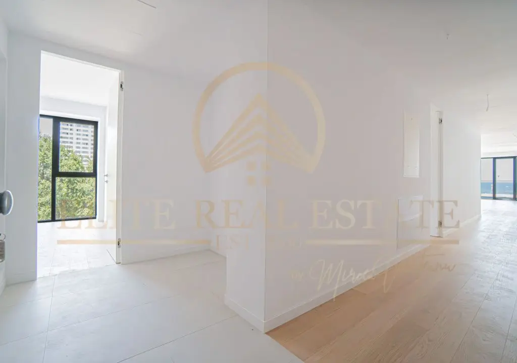 Stațiunea Mamaia - Vânzare apartament cu 4 camere, 3 bai cu vedere la lac.