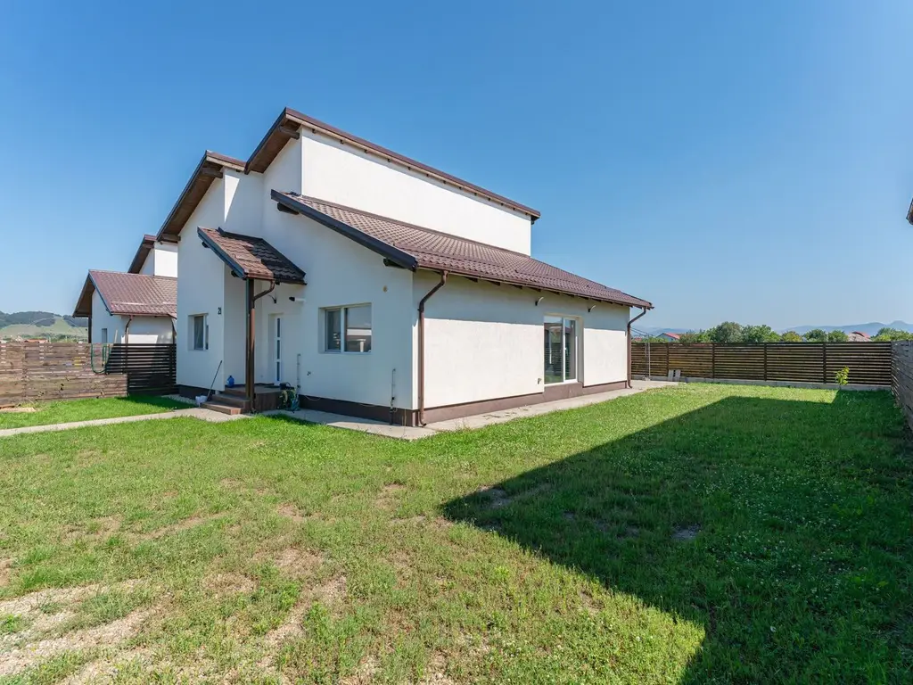 Casă Individuală de Închiriat, Încălzire în Pardoseală, Teren 400 mp