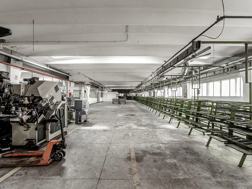 4.049 mp Hale industriale în Arad, aproape de A1