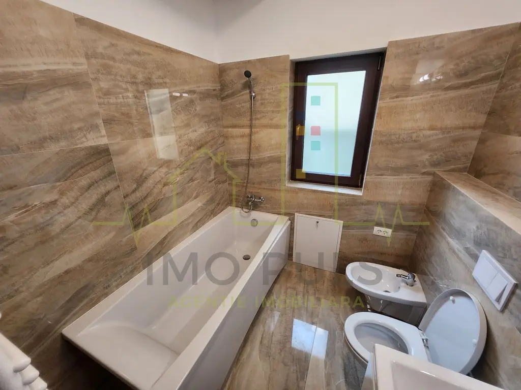 Casa Individuala. Piscina. 2 Garaje. Timisoara. Posibilitate rate