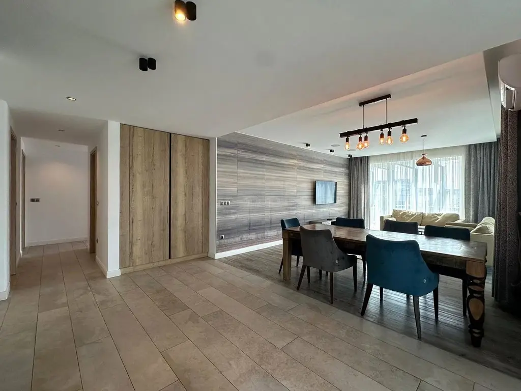Inchiriem penthouse LUX 4 camere cu terasa de 122 mp zona Coresi