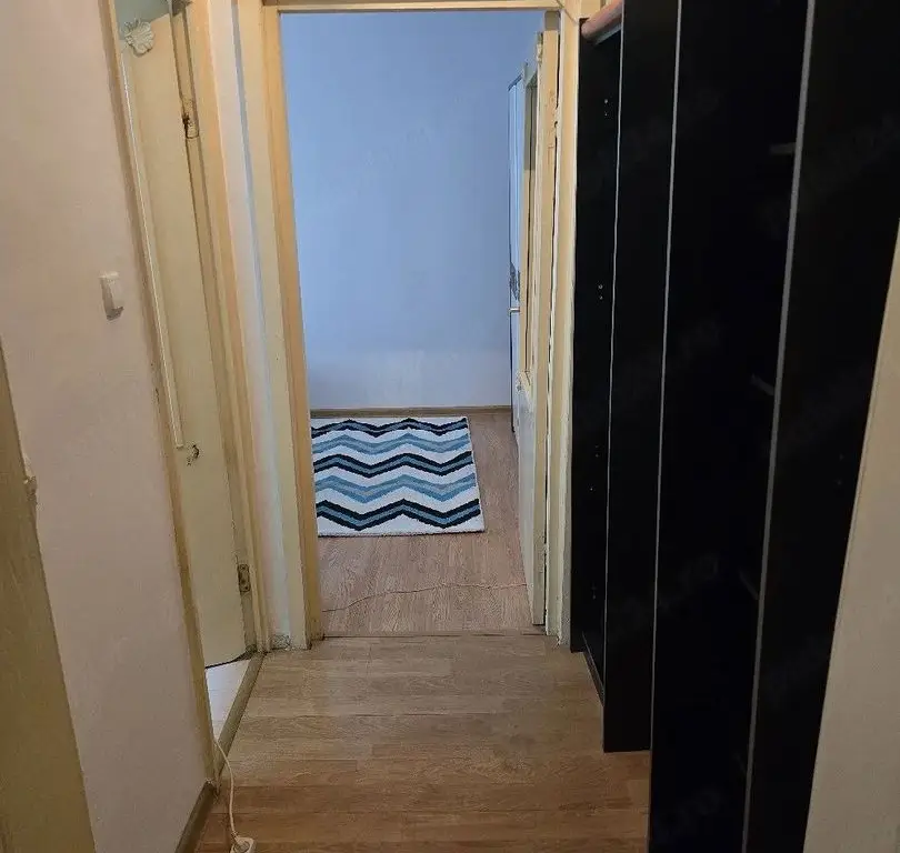 Inchiriez apartament cu 3 camere, decomandat,