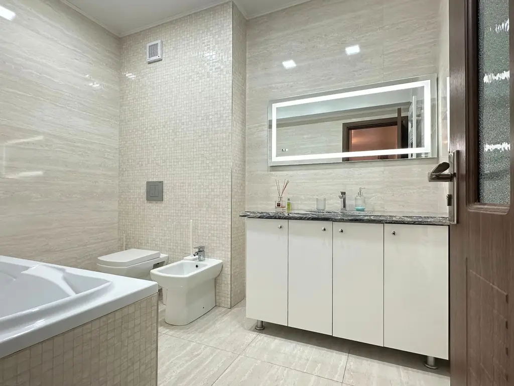 Vând apartament 3 camere 3 minute de Coresi complex ISARAN