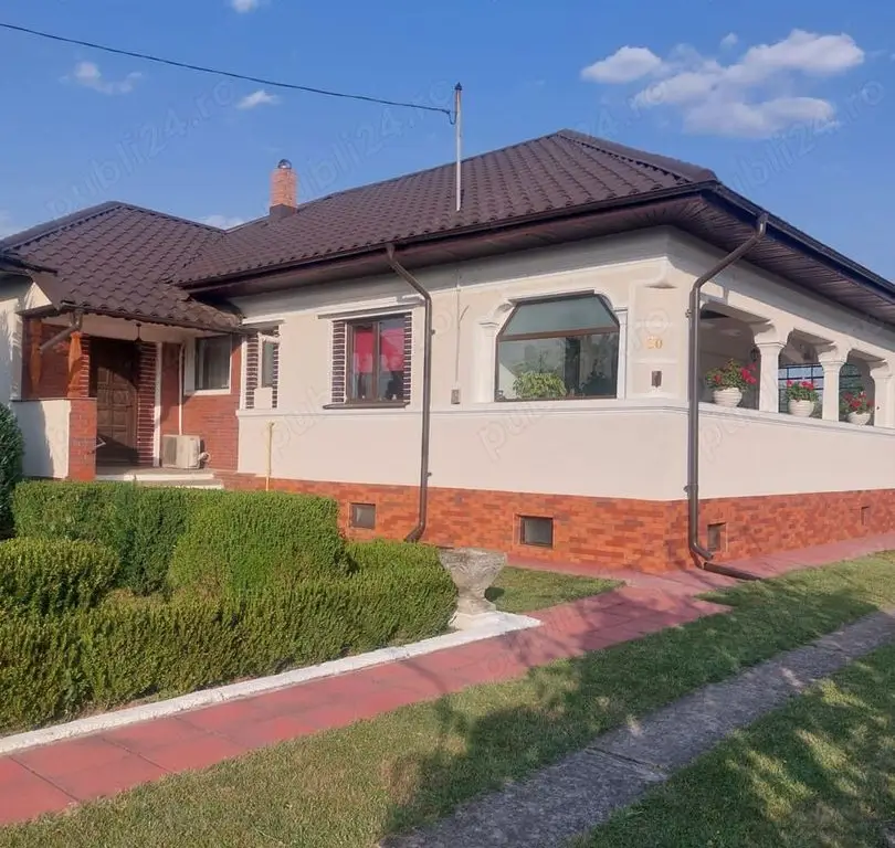 Casa la 40 km de București și la 15km de Ploiesti