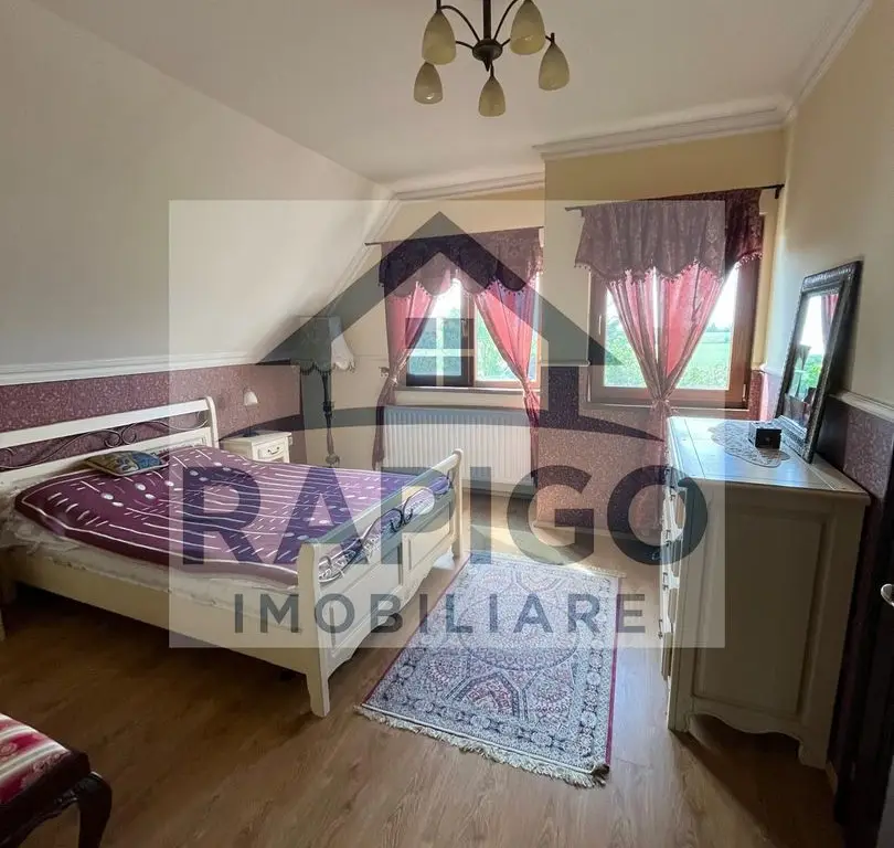 Casă elegantă, spațioasă, ideală pentru familie – Sanmihaiu Roman