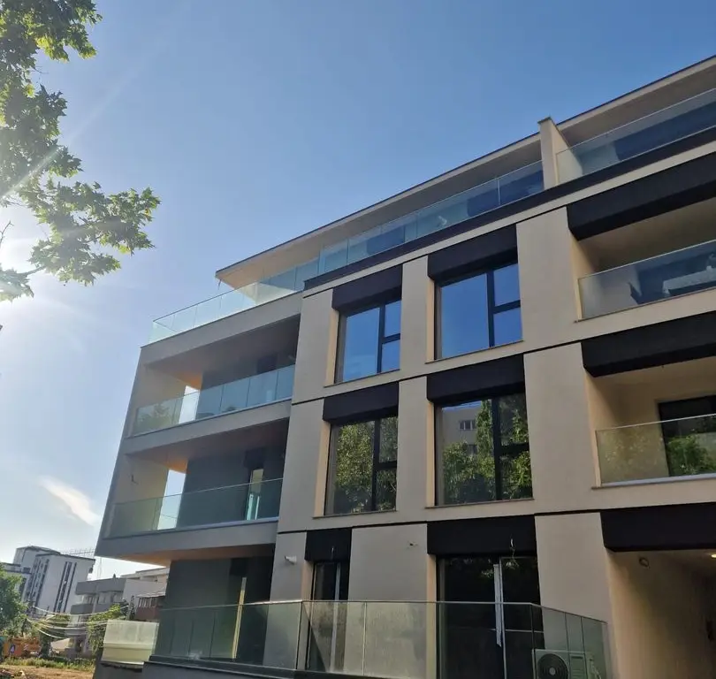 Penthouse la 3 minute de Metrou Mihai Bravu