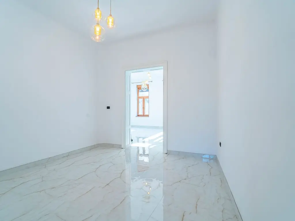 Apartament 2 camere parter înalt, amenajat complet.