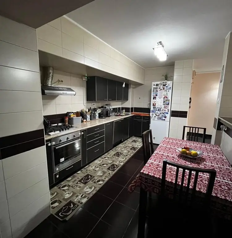 Vand apartament 4 camere